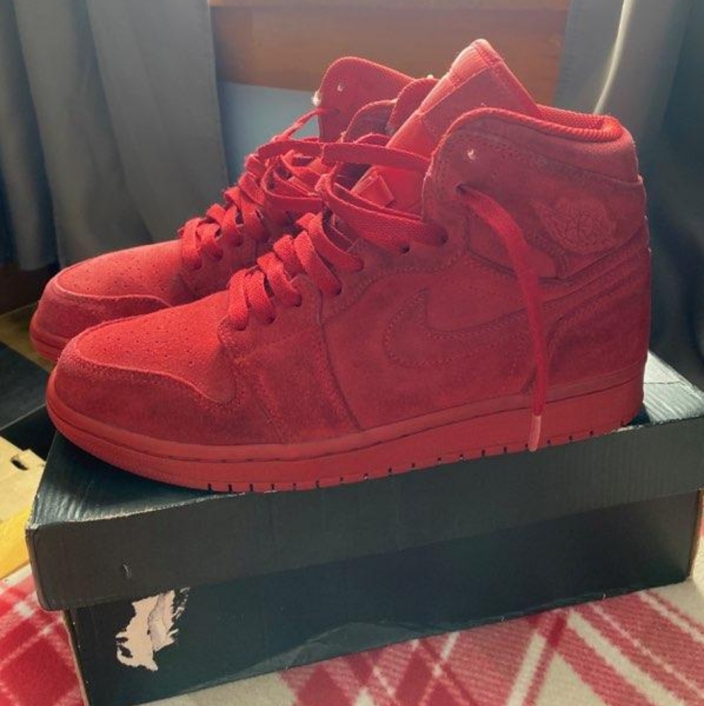 Jordan 1 Red Suede